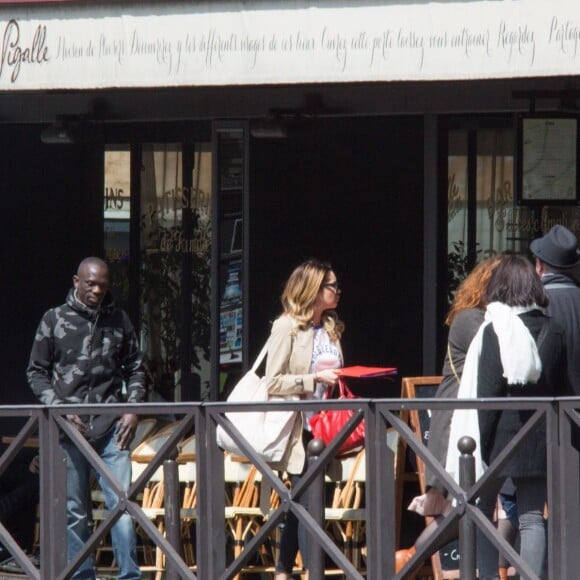 Exclusif - Nabilla Benattia arrive au restaurant/bar " Le Pigalle" à Paris, le 28 avril 2016.