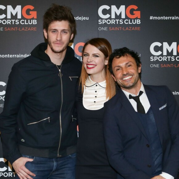 Jean-Baptiste Maunier, Elodie Frégé et Willy Rovelli à l'inauguration du CMG Sports Club ONE Saint-Lazare à Paris, le 28 avril 2016