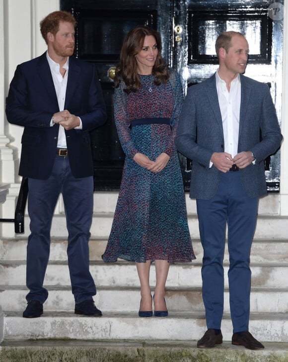 Le prince Harry, le prince William et sa femme Kate Middleton recevant Barack Obama et sa femme pour un dîner privé dans à Kensington à Londres le 22 avril 2016