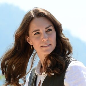 Kate Middleton se rendant au monastère "Tiger's Nest Taktsang Lhakhang" à Paro, à l'occasion de son voyage au Bhoutan le 15 avril 2016