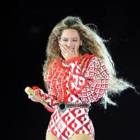 Beyoncé : Bluffée sur scène par deux fans en transe !