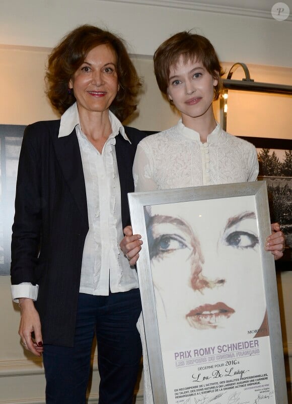 Anne Fontaine et Lou de Laâge - 35ème édition des Prix Romy Schneider & Patrick Dewaere dans les salons de l'hôtel Scribe à Paris le 2 mai 2016. © Coadic Guirec/Bestimage