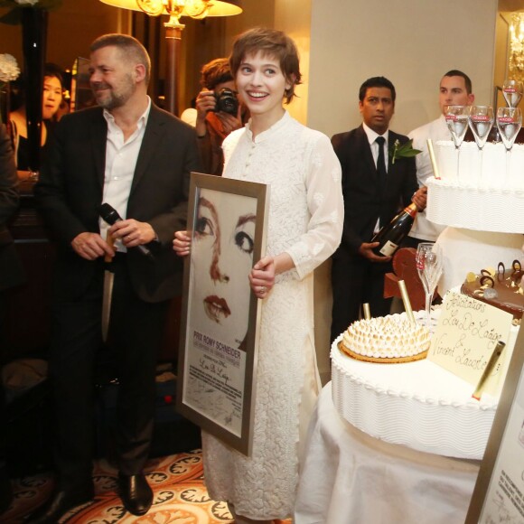 Vincent Lacoste, Lou de Laâge - 35ème édition des Prix Romy Schneider & Patrick Dewaere dans les salons de l'hôtel Scribe à Paris le 2 mai 2016. © Denis Guignebourg/Bestimage