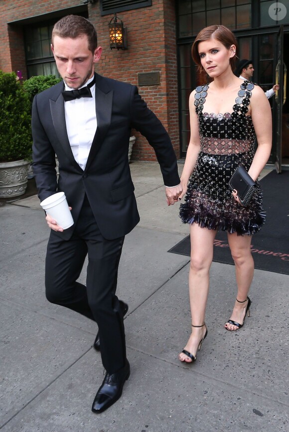 Jamie Bell et sa compagne Kate Mara quittent le Bowery Hotel pour se rendre au Metropolitan Museum of Art à New York, le 2 mai 2016.