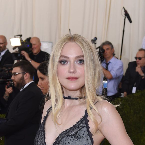Dakota Fanning - Met Gala 2016, vernissage de l'exposition "Manus x Machina" au Metropolitan Museum of Art. New York, le 2 mai 2016.
