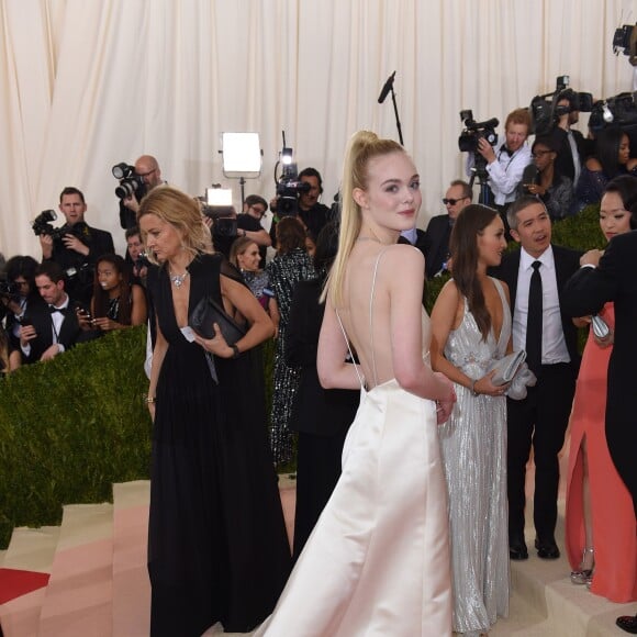 Elle Fanning - Met Gala 2016, vernissage de l'exposition "Manus x Machina" au Metropolitan Museum of Art. New York, le 2 mai 2016.