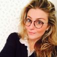 Emilie Picch : La chroniqueuse du Mad Mag prend un selfie sur Instagram