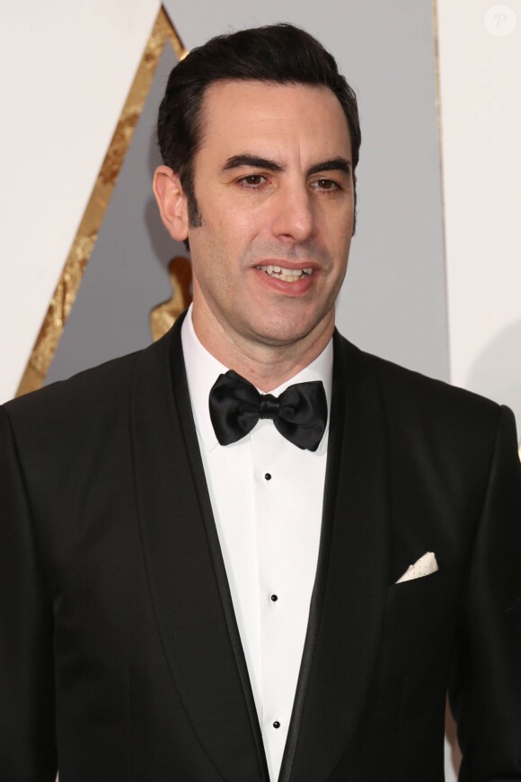 Sacha Baron Cohen - Photocall de la 88ème cérémonie des Oscars au Dolby Theatre à Hollywood. Le 28 février 2016