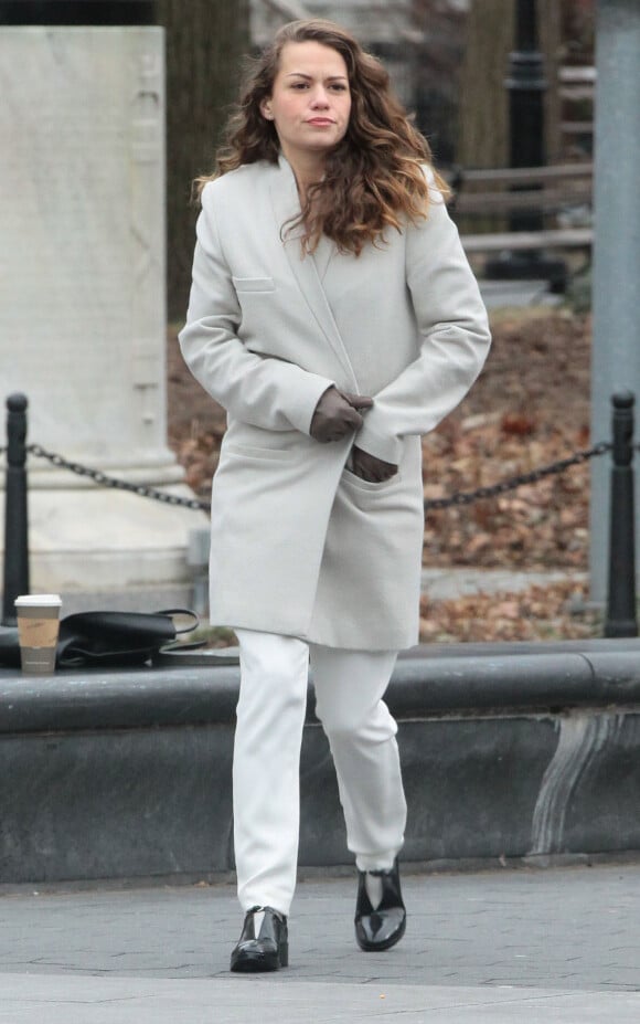 Bethany Joy Lenz - Tournage de la serie "Songbyrd" a New York, le 20 janvier 2014.