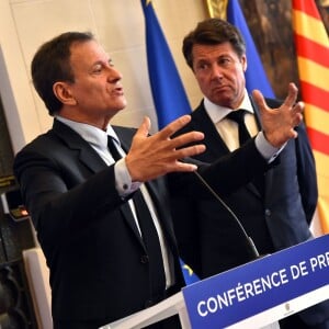 Francis Huster lors de la conférence de presse afin d'annoncer la création d'une troupe de théâtre le 2 mai 2016, à la mairie de Nice. ©Bruno Bebert / Bestimage