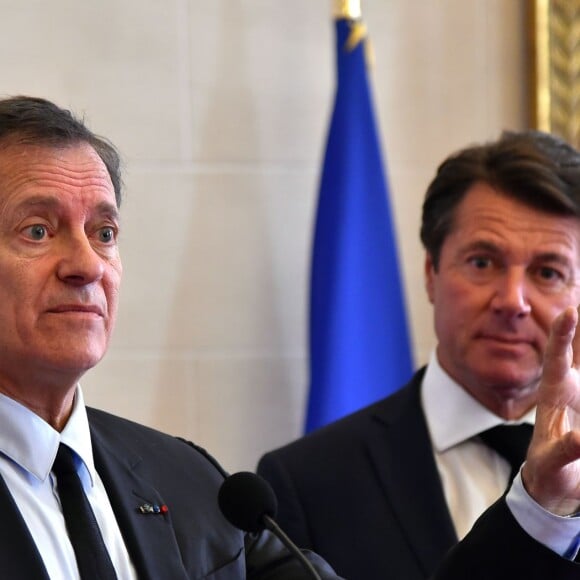 Francis Huster lors de la conférence de presse afin d'annoncer la création d'une troupe de théâtre le 2 mai 2016, à la mairie de Nice. ©Bruno Bebert / Bestimage