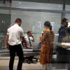 Kris et Kendall Jenner débarquent à l'aéroport de Nice, le 11 mai 2016.