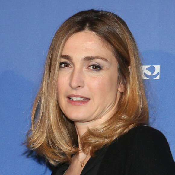 Julie Gayet - Photocall de la série d'ouverture de la 7ème édition du festival "Séries Mania" au Grand Rex à Paris. Le 15 avril 2016