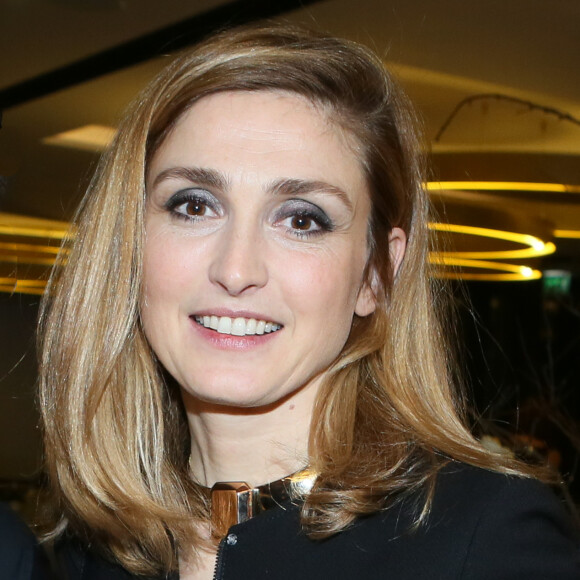 Julie Gayet - Gala de charité au profit de l'association "Endofrance" qui lutte contre l'endométriose au Pavillon Royal à Paris le 07 avril 2016