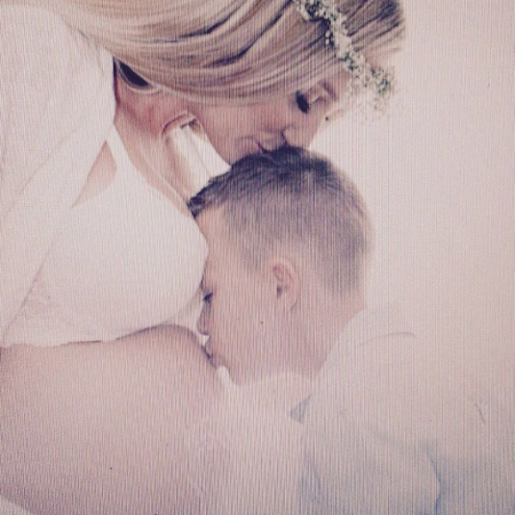 Monika Puchalski, épouse de Lukas Podolski, enceinte de leur second enfant en mai 2016 sur Instagram, avec leur fils Louis, 8 ans.