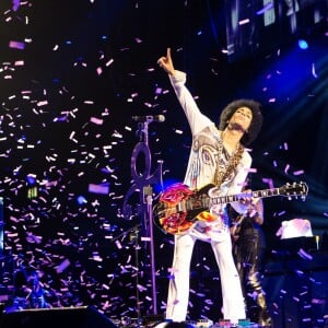 Le chanteur Prince en concert à Manchester. Le 16 mai 2014