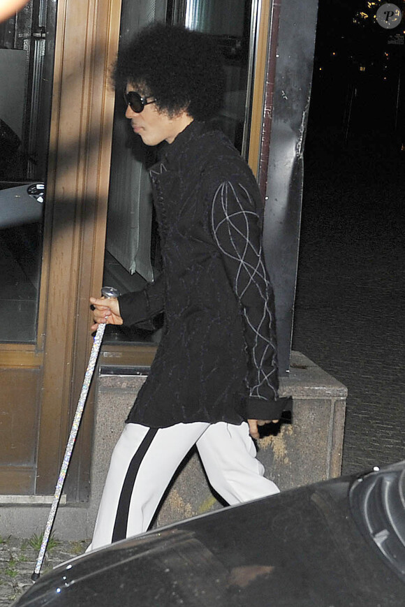 Le chanteur Prince va diner au cafe Opera a Stockholm en Suede, le 5 août 2013