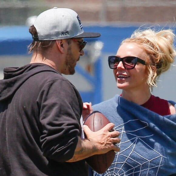 Britney Spears retrouve son ex-mari Kevin Federline, à l'occasion d'un match de football de leurs fils, Sean Preston et Jayden James, à Los Angeles, le samedi 14 mai 2016.
