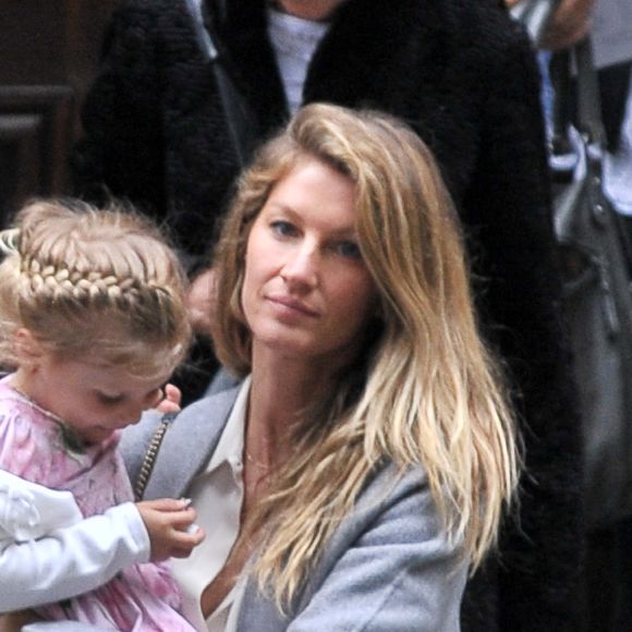 Gisele Bündchen en compagnie de son mari Tom Brady et de leurs enfants Benjamin et Vivian se à New York le 29 avril 2016