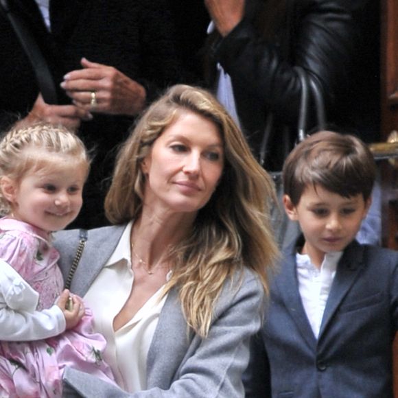 Gisele Bündchen en compagnie de son mari Tom Brady et de leurs enfants Benjamin et Vivian se à New York le 29 avril 2016