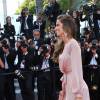 Izabel Goulart - Montée des marches du film "Julieta" lors du 69ème Festival International du Film de Cannes. Le 17 mai 2016. © Olivier Borde-Cyril Moreau/Bestimage