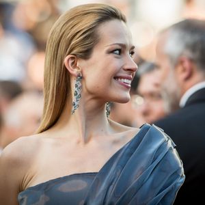 Petra Nemcova en robe SAFiYAA - Montée des marches du film "Julieta" lors du 69e Festival International du Film de Cannes. Le 17 mai 2016. © Olivier Borde-Cyril Moreau/Bestimage