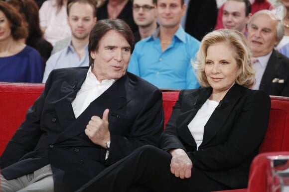 Sylvie Vartan et son mari Tony Scotti dans l'émission "Vivement Dimanche" à Paris, le 16 novembre 2011