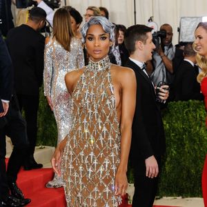 La chanteuse Ciara - Met Gala 2016 au Metropolitan Museum of Art à New York, le 2 mai 2016.