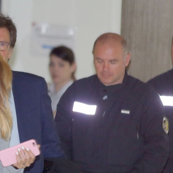 Nabilla Benat­tia compa­raît devant le tribu­nal correc­tion­nel de Nanterre, suite à la fameuse affaire du coup de couteau sur son conjoint, Thomas Vergara le 19 mai 2016. La jeune femme est accusée d'avoir poignardé son compagnon Thomas Vergara à la suite d'une dispute et risque jusqu'à 7 ans de prison.