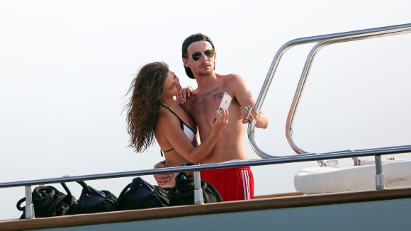 Louis Tomlinson in love en vacances avant des retrouvailles tendues avec son ex