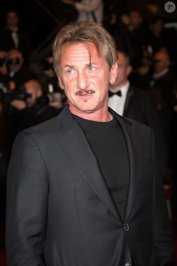 Sean Penn - Descente des marches du film "The Last Face" lors du 69ème Festival International du Film de Cannes. Le 20 mai 2016. © Olivier Borde-Cyril Moreau/Bestimage
