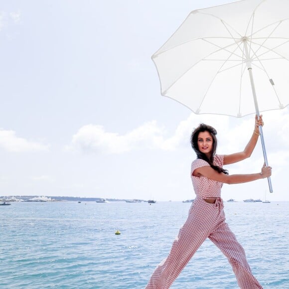 Exclusif - Malika Ménard en rendez-vous portrait sur la plage Bâoli pendant le 69ème Festival international du film de Cannes le 19 mai 2016. © Doignon / LMS / Bestimage