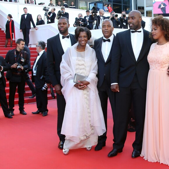 Teddy Riner, sa compagne Luthna, son père Moïse, sa mère Marie-Pierre et son frère Moïse Junior - Montée des marches du film "Elle" lors du 69e Festival International du Film de Cannes. Le 21 mai 2016. © Olivier Borde-Cyril Moreau/Bestimage