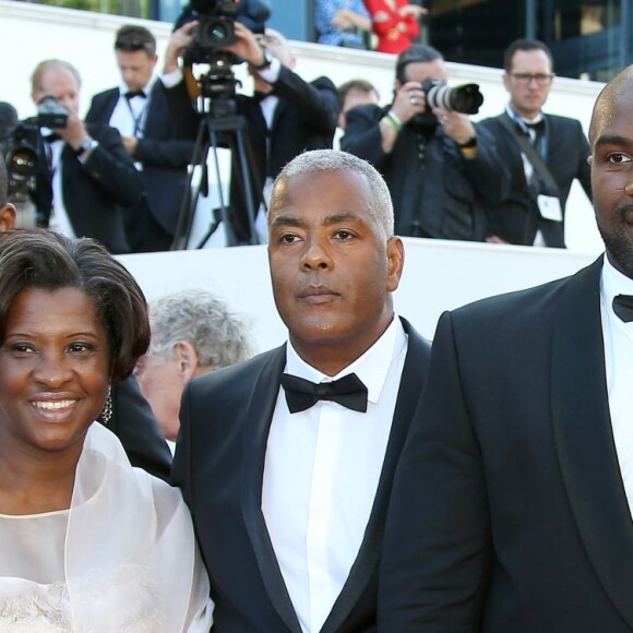 Teddy Riner, sa compagne Luthna, son père Moïse, sa mère Marie-Pierre et son frère Moïse Junior - Montée des marches du film "Elle" lors du 69e Festival International du Film de Cannes. Le 21 mai 2016. © Olivier Borde-Cyril Moreau/Bestimage