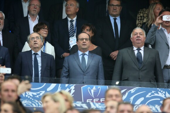 Noël Le Graët, François Hollande et Gérard Larcher à la finale de la Coupe de France de football (PSG / OM) au Stade de France à Saint-Denis le 21 mai 2016. Le PSG remporte le match 4 - 2.