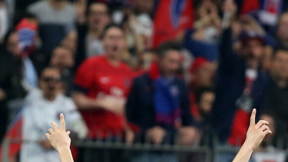 PSG-OM : Zlatan quitte la France victorieux, devant Kevin Trapp et son amoureuse