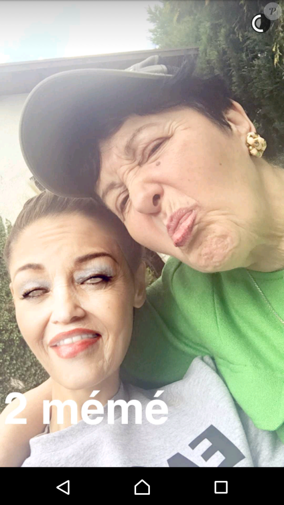Nabilla Benattia et Livia s'amusent sur Snapchat, dimanche 22 mai 2016