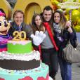  David Ginola et sa femme Coraline avec leurs enfants Carla et Andrea à Disneyland Paris en mars 2012 