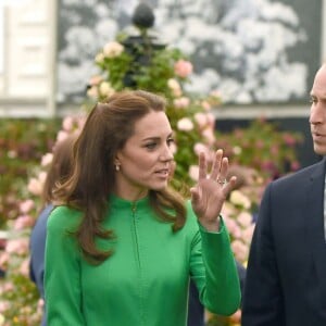 Le prince William, la duchesse Catherine de Cambridge et le prince Harry en visite au Chelsea Flower Show 2016 à Londres, le 23 mai 2016.