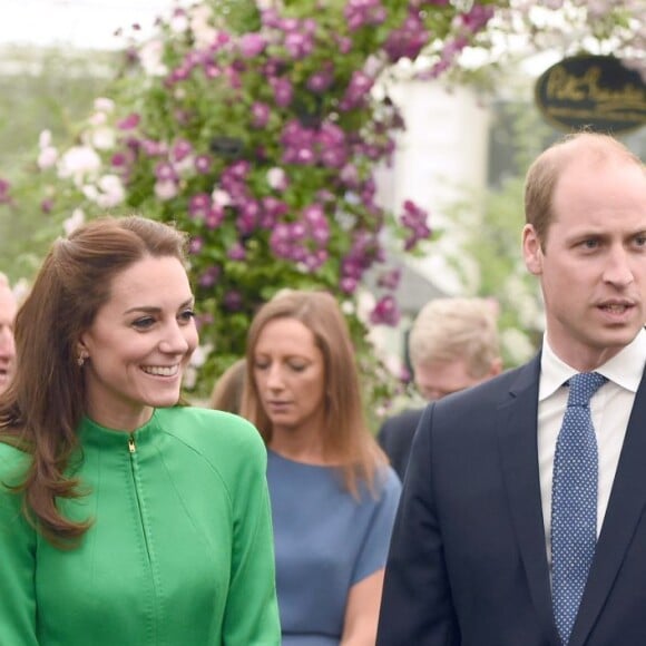 Le prince William, la duchesse Catherine de Cambridge et le prince Harry en visite au Chelsea Flower Show 2016 à Londres, le 23 mai 2016.