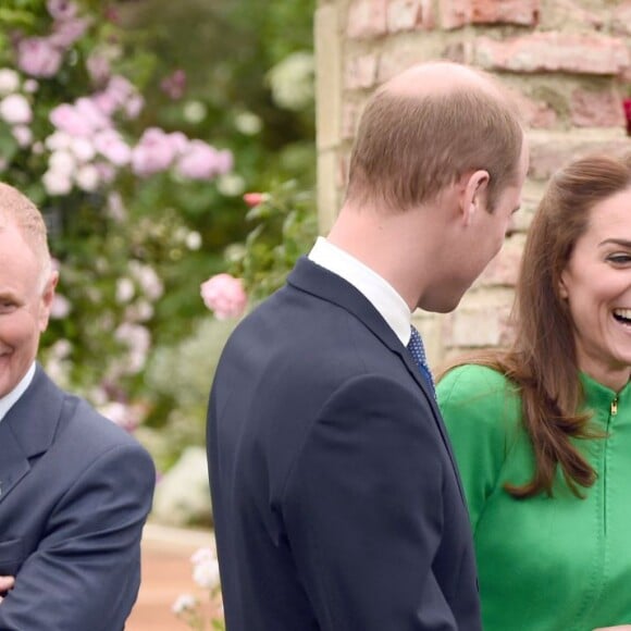 Le prince William, la duchesse Catherine de Cambridge et le prince Harry en visite au Chelsea Flower Show 2016 à Londres, le 23 mai 2016.