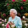 La reine Elizabeth II au Chelsea Flower Show, dont elle est la marraine, le 23 mai 2016.