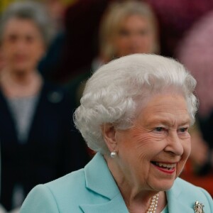 La reine Elizabeth II au Chelsea Flower Show, dont elle est la marraine, le 23 mai 2016.