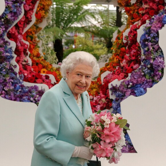 La reine Elizabeth II au Chelsea Flower Show, dont elle est la marraine, le 23 mai 2016.