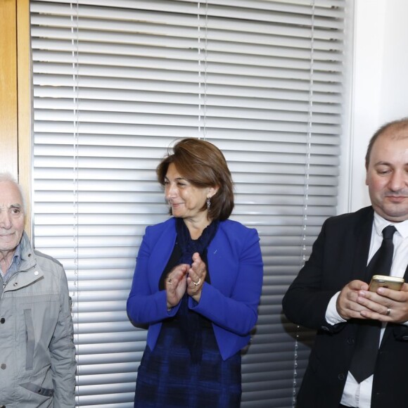 Exclusif - Richard Findykian, Charles Aznavour et Martine Vassal (Présidente du conseil départemental des Bouches du Rhônes) - Charles Aznavour fête ses 92 ans après la remise du prix 2016 "Charles Aznavour" à Valérie Toranian pour son livre "L'Etrangère" à l'hôtel du Département des Bouches-du-Rhône à Marseille le 24 mai 2016. ©Philippe Doignon / Bestimage