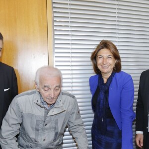 Exclusif - Richard Findykian, Charles Aznavour et Martine Vassal (Présidente du conseil départemental des Bouches du Rhônes) - Charles Aznavour fête ses 92 ans après la remise du prix 2016 "Charles Aznavour" à Valérie Toranian pour son livre "L'Etrangère" à l'hôtel du Département des Bouches-du-Rhône à Marseille le 24 mai 2016. ©Philippe Doignon / Bestimage