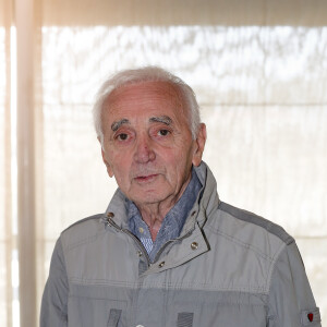 Exclusif - Charles Aznavour fête ses 92 ans après la remise du prix 2016 "Charles Aznavour" à Valérie Toranian pour son livre "L'Etrangère" à l'hôtel du Département des Bouches-du-Rhône à Marseille le 24 mai 2016. ©Philippe Doignon / Bestimage