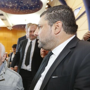 Charles Aznavour remet le "Prix 2016 Charles Aznavour" à Valérie Toranian pour son livre "L'Etrangère à l'hôtel du Département des Bouches-du-Rhône à Marseille le 23 mai 2016. © Philippe Doignon / Bestimage