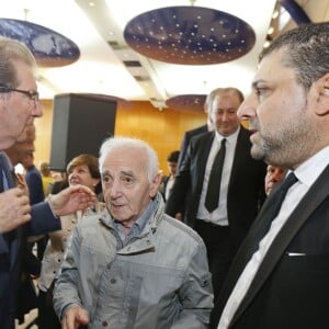 Charles Aznavour remet le "Prix 2016 Charles Aznavour" à Valérie Toranian pour son livre "L'Etrangère à l'hôtel du Département des Bouches-du-Rhône à Marseille le 23 mai 2016. © Philippe Doignon / Bestimage