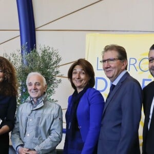 Valérie Toranian, Charles Aznavour, Martine Vassal, Guy Teissier - Charles Aznavour remet le "Prix 2016 Charles Aznavour" à Valérie Toranian pour son livre "L'Etrangère à l'hôtel du Département des Bouches-du-Rhône à Marseille le 23 mai 2016. © Philippe Doignon / Bestimage